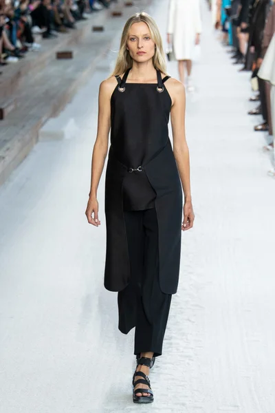 Look 45